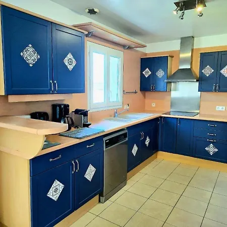 Maison Familiale & Confortable Proche بيت للعطل *