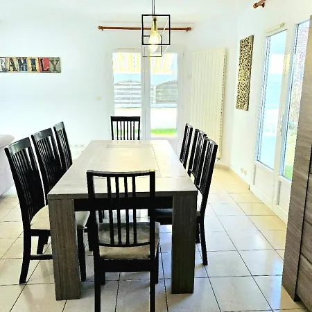 Holiday home Maison Familiale & Confortable Proche